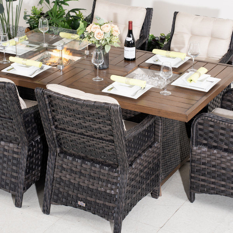 Ensemble repas pour 6 personnes Aliaksey