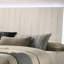 Lit double Hyao avec tête de lit à DEL et fini blanc antique délavé-117559462