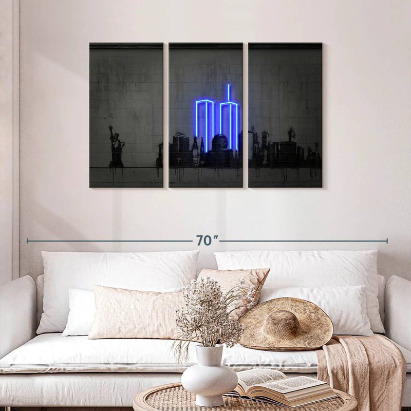 Rorry Glowing New York, 28" H x 45" W