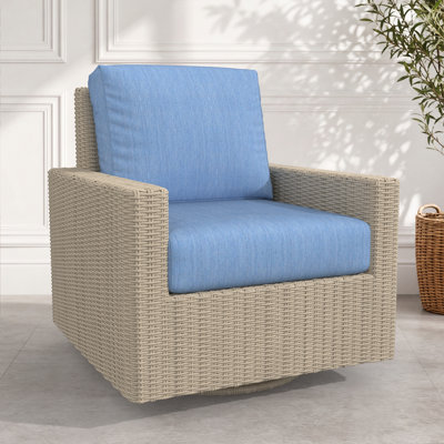Chaise pivotante d'extérieur en osier avec coussins Sunbrella Hayes