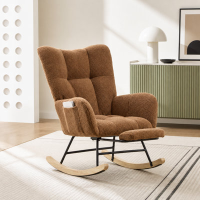 Fauteuil à bascule à oreilles brun avec repose-pieds, chaise haute en tissu Teddy avec poche latérale, base en bois massif