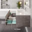 Aurora Meuble-lavabo mural simple en béton gris avec comptoir en quartz de Carrare et lavabo en porcelaine encastré-385698899