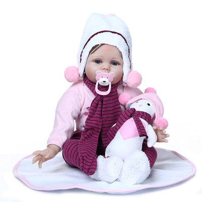 Poupée fille nouveau-né avec foulard