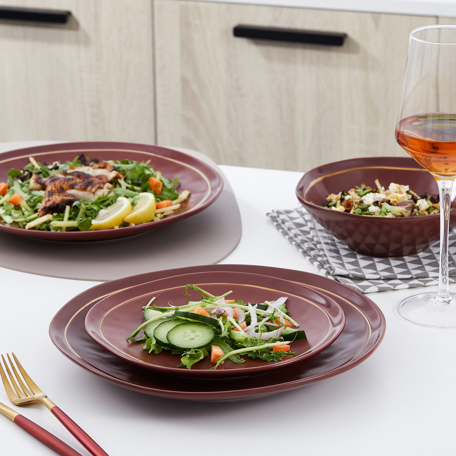 Ceramic Dinnerware Set - Service for 4, Burgundy