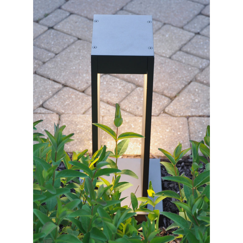 Syntra LED Pathway Light, Gray