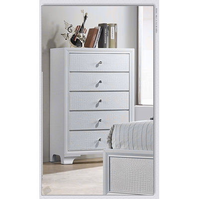 Commode à cinq tiroirs Modern Glam avec finition champagne et motif crocodile en relief pour un rangement élégant