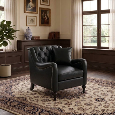 Fauteuil d'appoint capitonné de style milieu du siècle, avec structure robuste, garniture cloutée, accoudoirs ergonomiques incurvés, coussin épais et coussin décoratif.