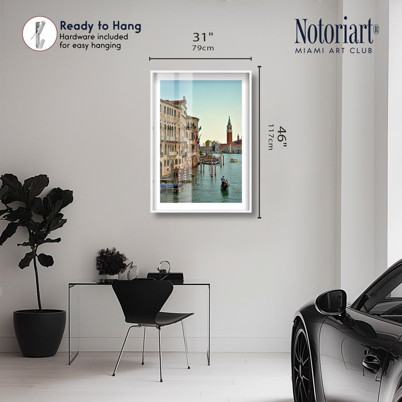 «Gondola Glide Venice Shadowbox Print Travel» par Notoriart, H 46 po x l 31 po, Blanc