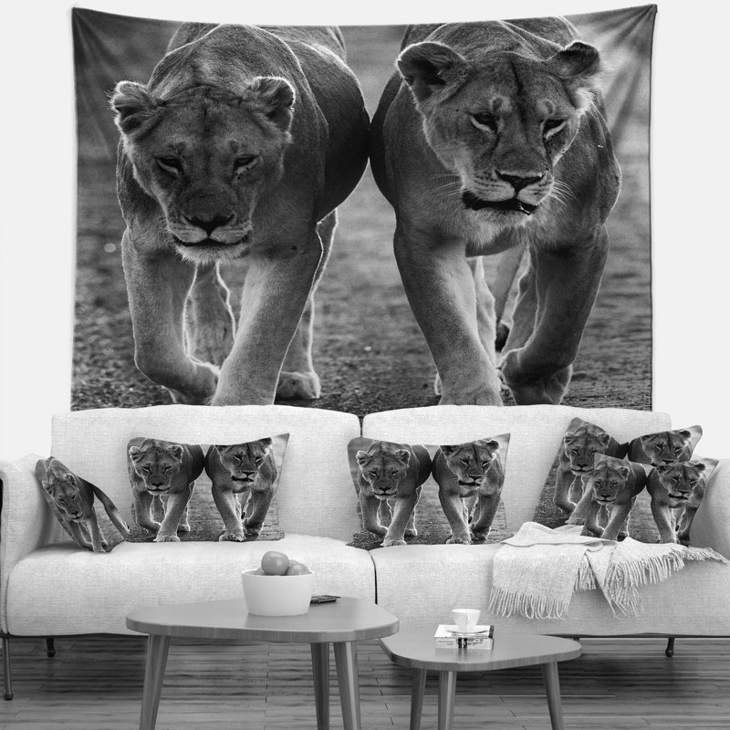 Lions animaux en tapisserie noire et blanche, H 50 po x l 60 po