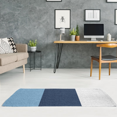 Tapis bleu area