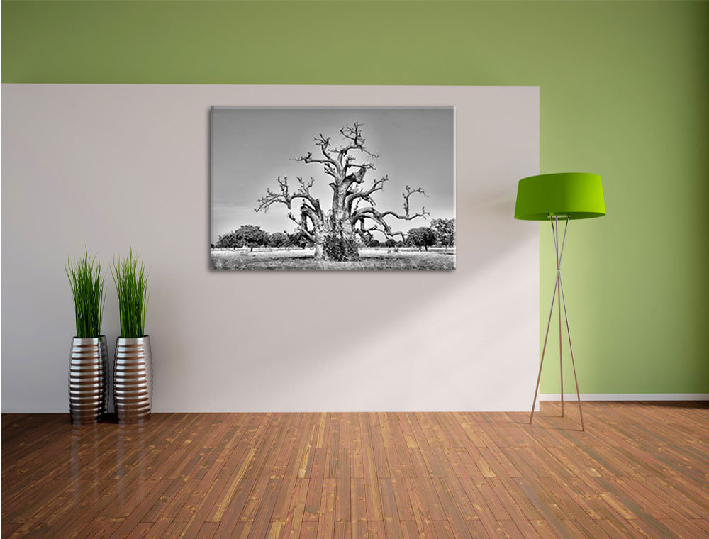 Leinwandbild Vertrockneter Baum in der Savanne in Monochrom