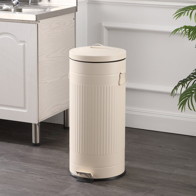 Poubelle à pédale Theo Retro 8 gallons avec couvercle à fermeture en douceur et mini poubelle GRATUITE, calcaire beige