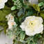 Couronne de fleurs artificielle de 24 po en forme de grappe de fleurs de printemps et d'été avec baies et pivoines pour porte d'entrée