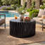 Table basse ronde MGO, table d'appoint cylindrique texturée ondulée, pré-assemblée sans KD, capacité de poids de 66 lb, table d'appoint multi-usage intérieure et extérieure pour le jardin du salon-469463671
