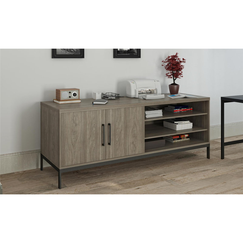 Armoire de rangement en bois Ridge avec portes coulissantes, tablettes et alimentation intégrée