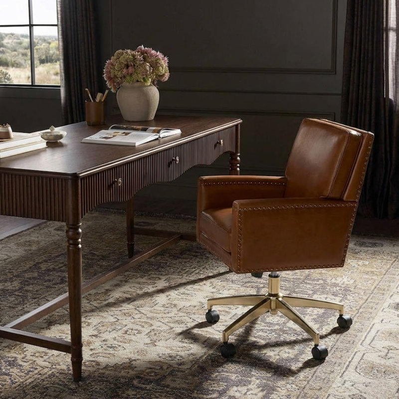 Bureau à assemblage simple cannelé avec 3 prises de courant 60 po Martha Adelaide