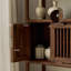 Armoire d'appoint classique, simple et méticuleuse
