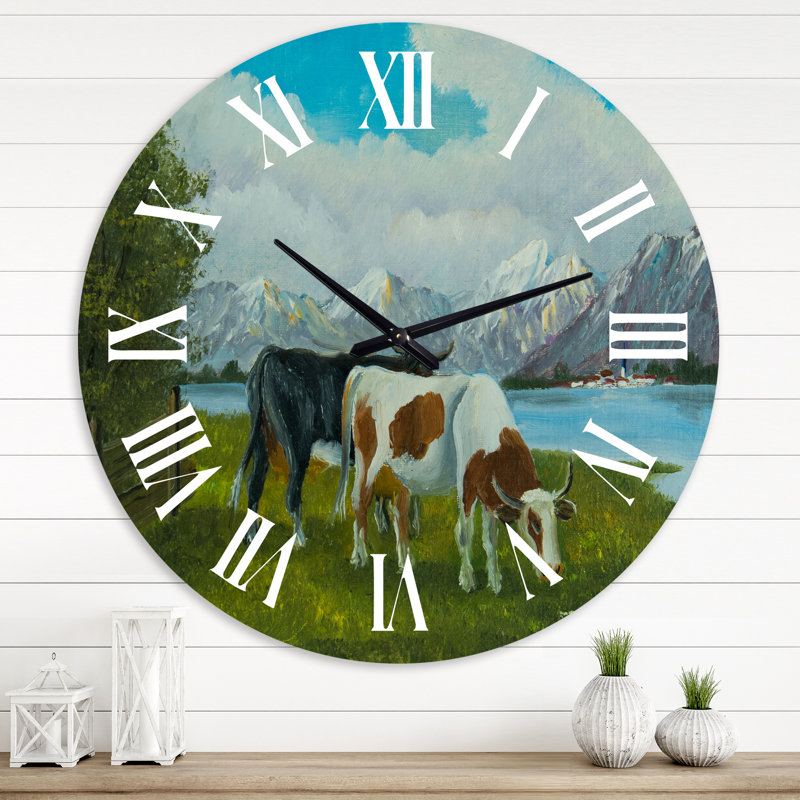 F - Vache noire et tachetée devant un lac - Horloge murale, Surdimensionné