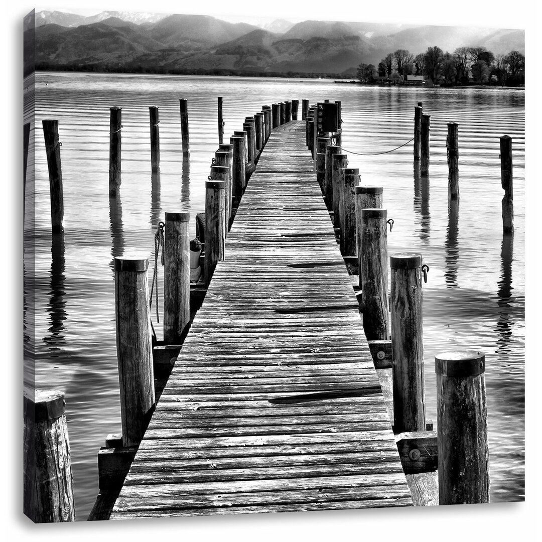 Langer hölzerner Pier im Meer Fotodruck auf Leinwand