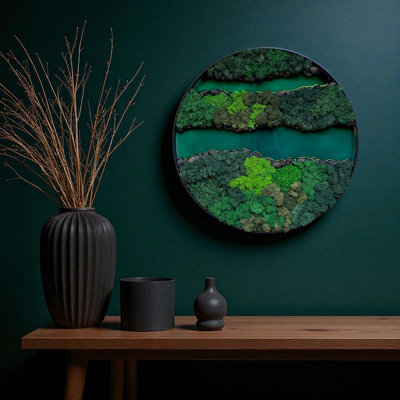 Art mural biophile rond de 16 po: Mousse préservée et rivière en résine époxy bleu sarcelle avec accents de roche volcanique | Toile sans entretien | Prêt à accrocher