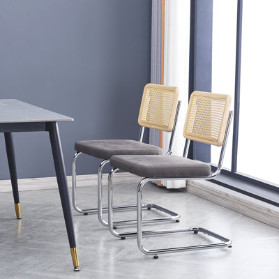 Ensemble de 2 chaises Cathaleen en métal avec dossier en canne et sièges en similicuir noir