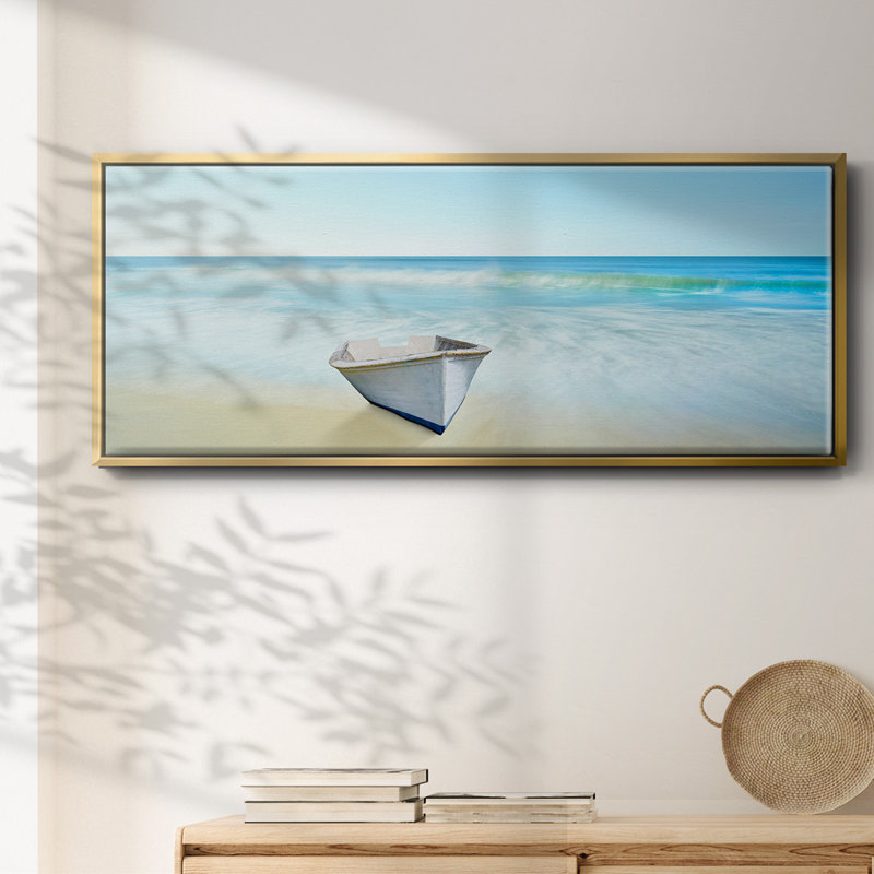 Bateau sur une plage IV - toile encadrée, H 8 po x l 20 po