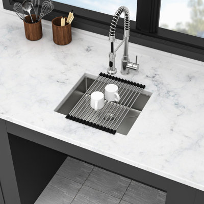 Évier de cuisine encastré de 45,7 cm (18 po), une cuve, acier inoxydable T304 de calibre 16, fait à la main, faible profondeur de 14 cm (5,5 po), drain incliné, design antiéclaboussures, revêtement, tapis, bord plat pour fauteuil roulant, emballage avec grille et