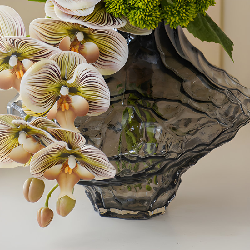 Ornements de fleurs simulées