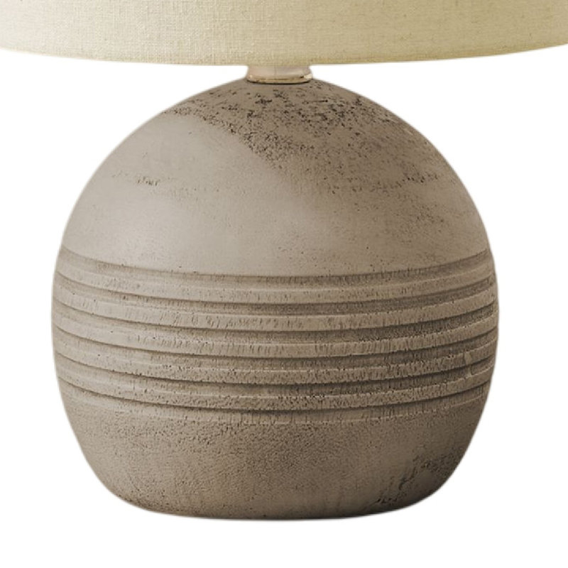 Lampe de table Addy, base sphérique texturée en résine beige, grand abat-jour en lin, Beige