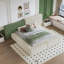 Lit contemporain entièrement rembourré de forme spéciale avec capitonnage à boutons profonds et compartiments de rangement dans les rails et le pied de lit, sans sommier tapissier, très grand, beige