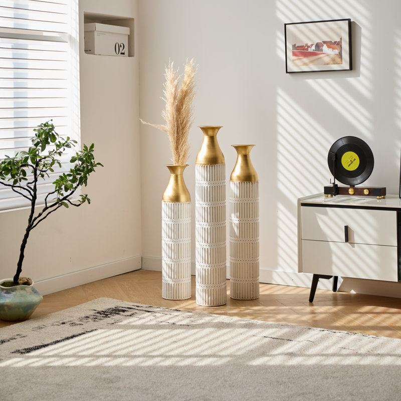 Ensemble de 3 grands vases décoratifs en métal
