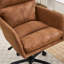 Chaise de bureau brun réglable avec revêtement en cuir PU, structure métallique haute résistance, assise souple et confortable, idéale pour une utilisation dans une chambre.