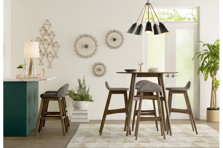 Rug in modern dining room