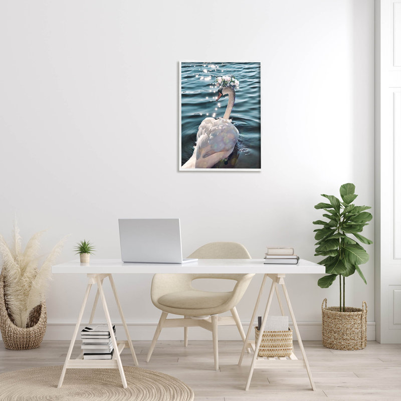 «Flower Crown Swan Lake», estampe numérique par Ziwei Li, H 30 po x l 24 po x P 1,5 po, Giclée encadrée blanc bord de mer