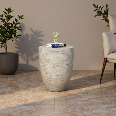 Table d'appoint d'extérieur en béton léger