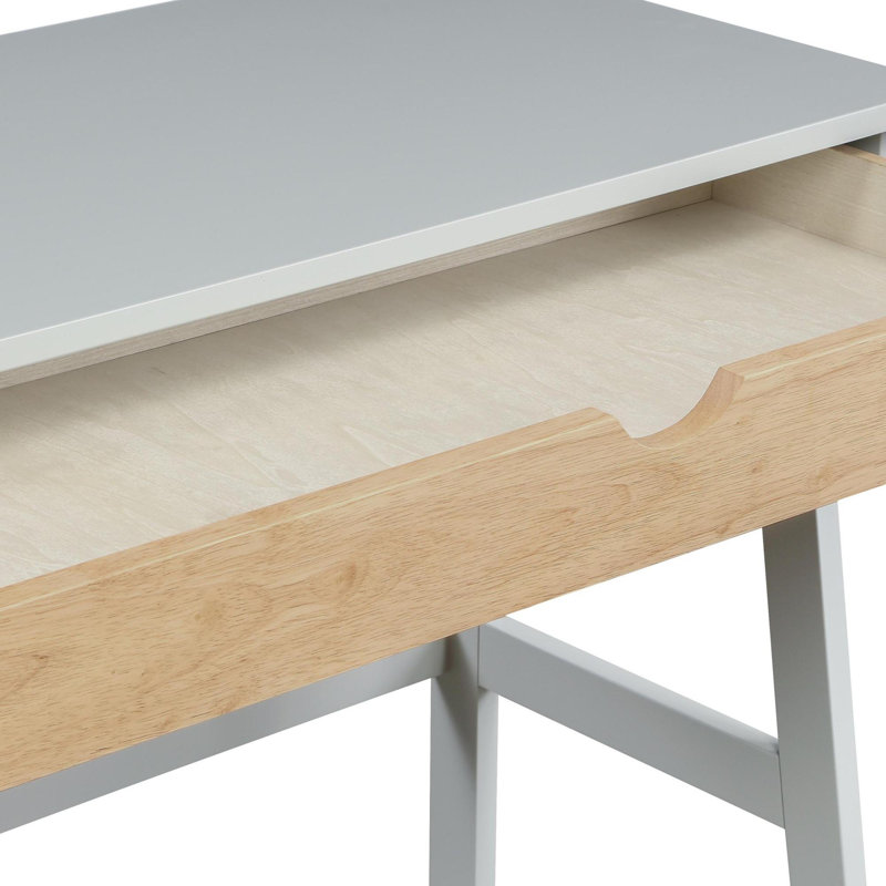 Bureau Hilton, Gris