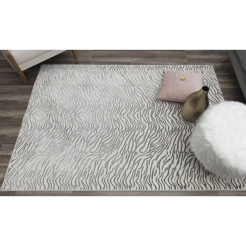 Camden Hazel Contemporary White Tiger Area Rug, Rectangle 5' x 7'