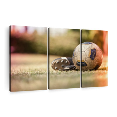 Sport «Vintage Soccer Ball Canvas Print» sur