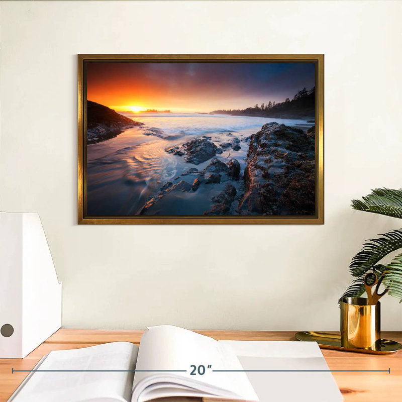 Coucher de soleil sur la côte du Tofino, Cadre flottant doré, 13 po x 9 po