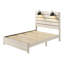 Grand lit traditionnel, fini blanc crème vieilli, décor de chambre à coucher de style rustique avec tête de lit, bois