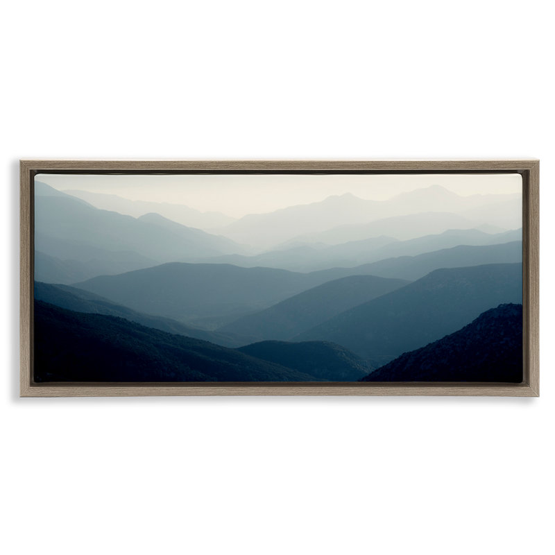 Cadre flottant Foggy Blue Mountains, design par Gemma Bardot, H 14 po x l 31 po, Cadre flottant orme Montalcino