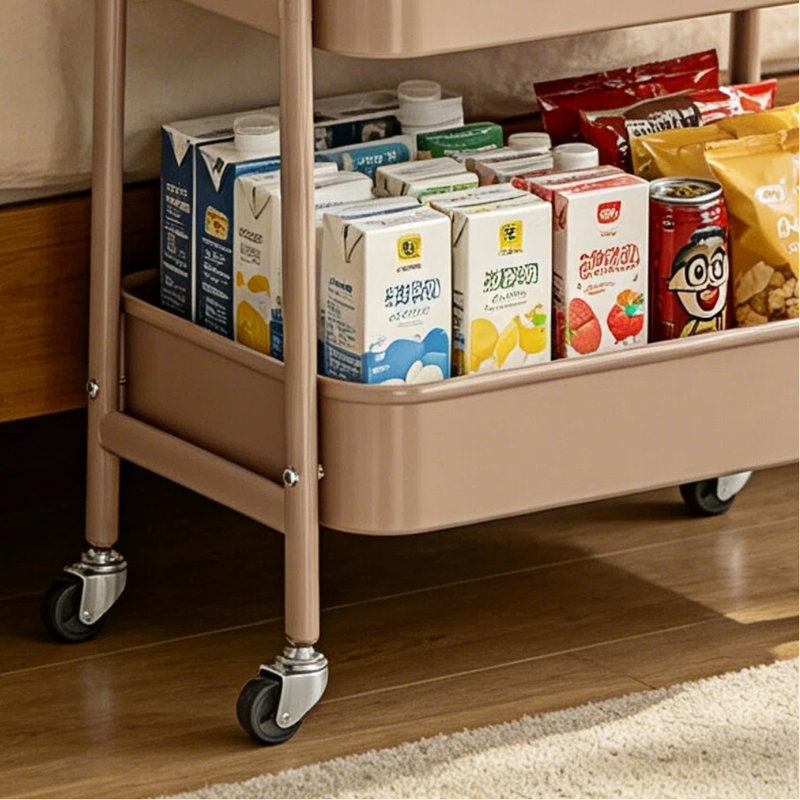 Chariot de rangement mobile en métal beige à trois couches avec roulettes à poignée et panier en maille, polyvalent pour le rangement et le rangement multi-scène