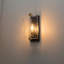 Applique murale moderne industrielle noire mate 12,6 po avec accents en laiton et abat-jour en verre martelé fabriqué à la main - base E26 câblée