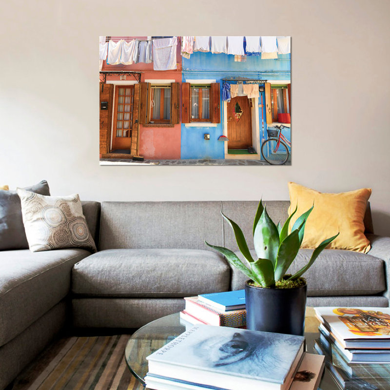 "Burano, Italy, Laundry Day" par Mark Paulda - reproduction d'art graphique sur toile, H 18 po x l 26 po x P 1,5 po