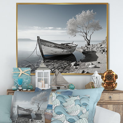 «Gray Monochome Boat By The Lake», reproduction sur toile
