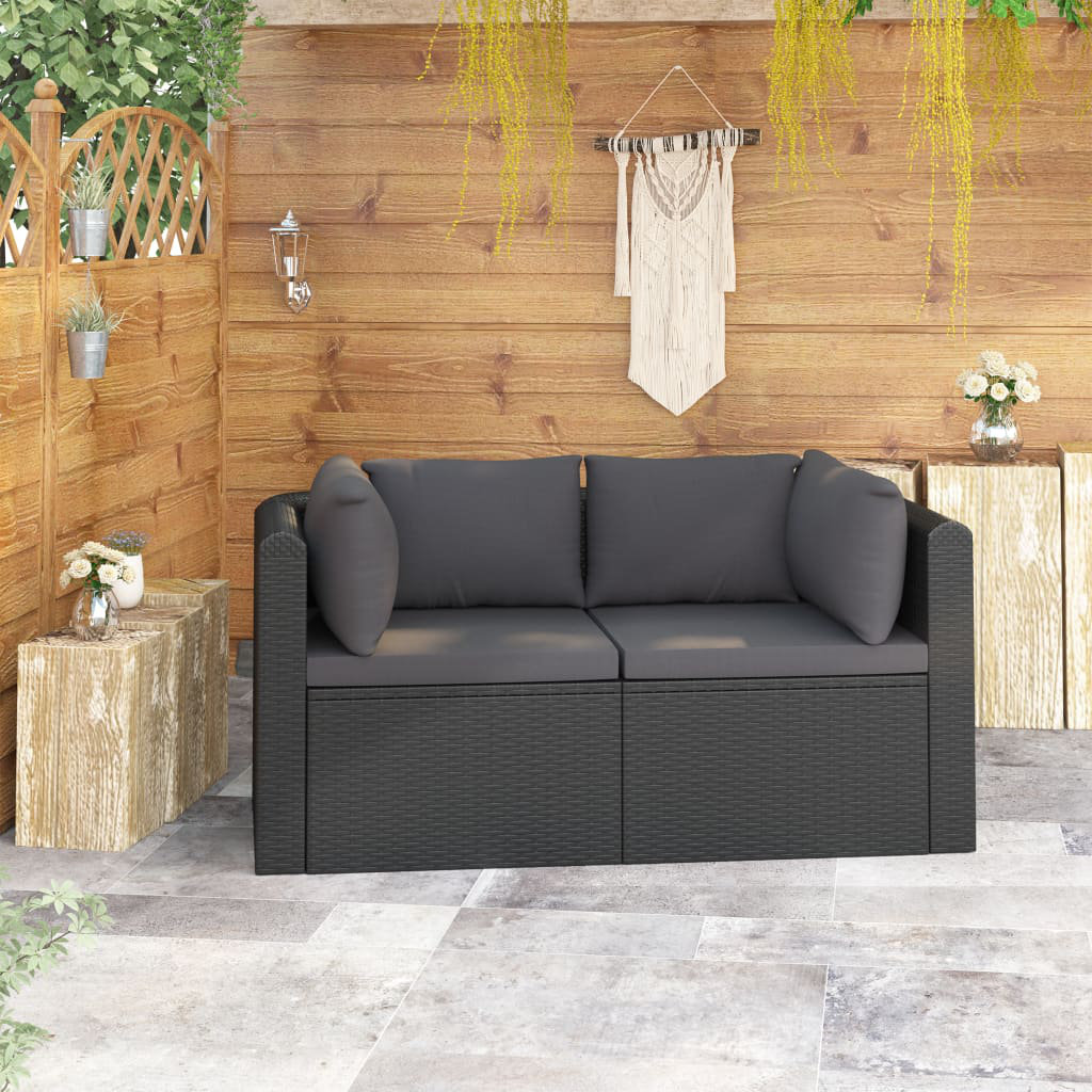 Gartensofa mit Kissen