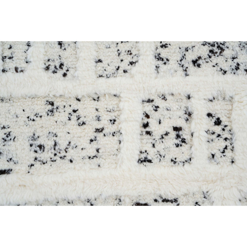 Wool Geomatric Area Rug in Black/White, Rectangle 5' x 8'