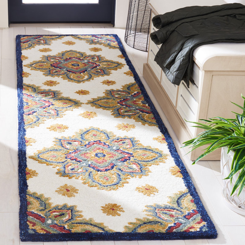 Blossom Hand Tufted Wool/Cotton Oriental Rug in Ivory/Green, Runner 2'3" x 8'