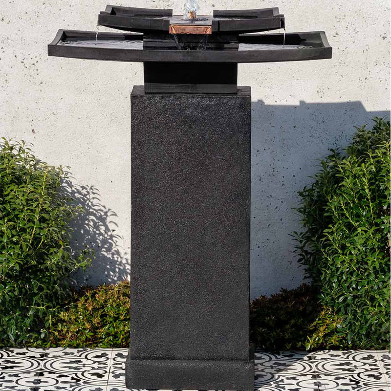Fontaine en béton Katsura, Pierre grise