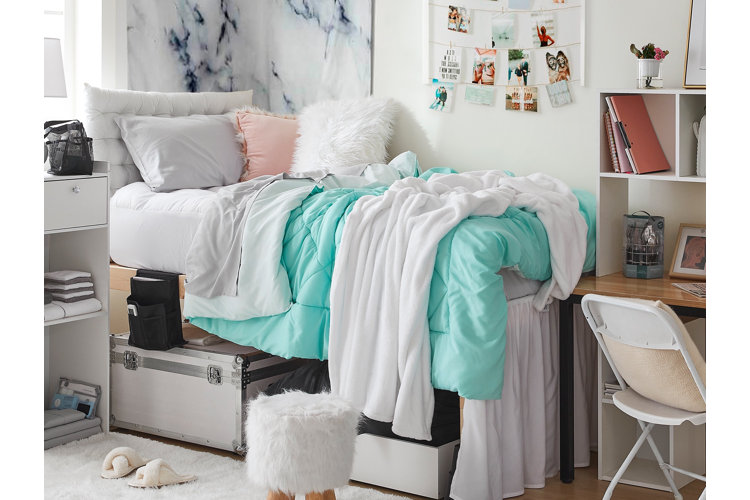 Going away gifts for college students: Dorm room essentials and decor